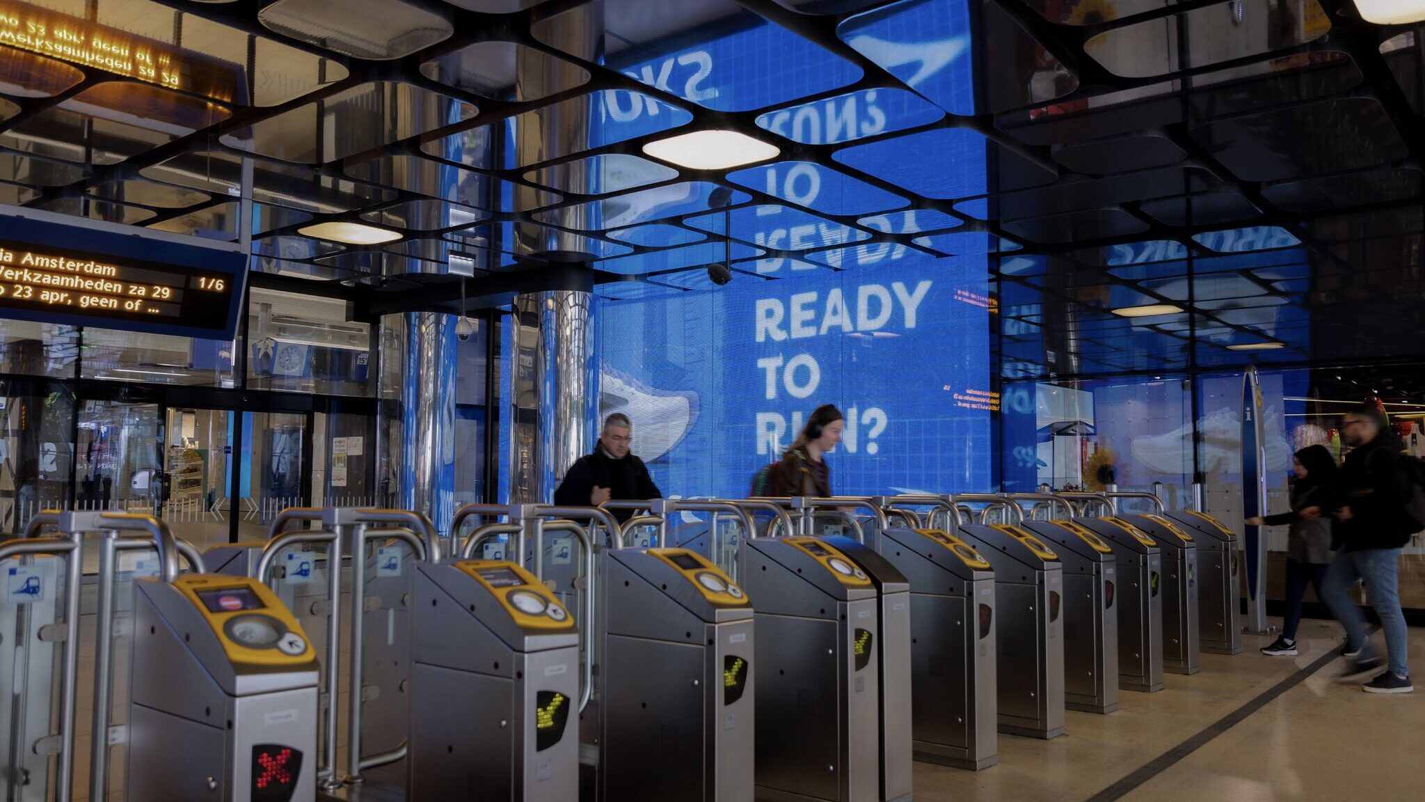 Brooks Running activeert reizigers met DOOH-campagne | Outstanding Media